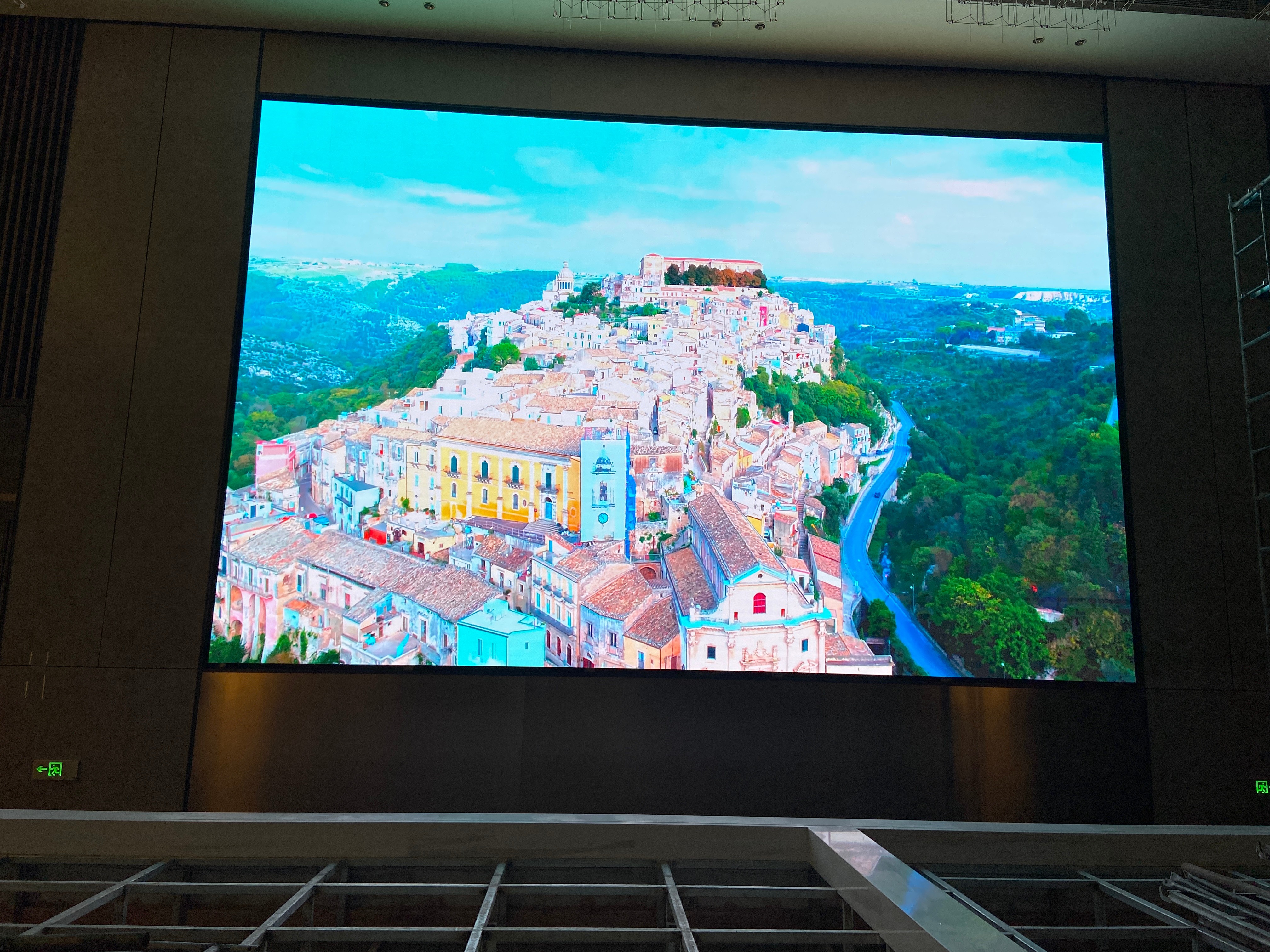 AMOUY艾默依P3室內(nèi)LED顯示屏 AMOUY艾默依P3室內(nèi)LED顯示屏